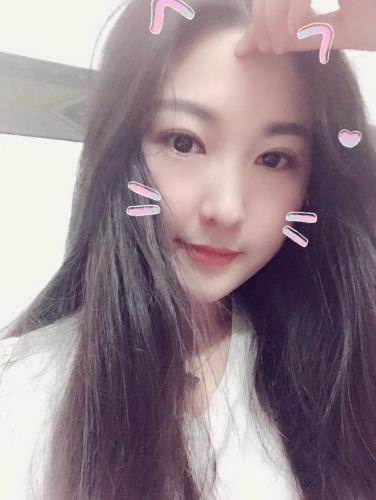 细皮嫩肉的c杯邻家小妹，湿润紧致吸力无穷！